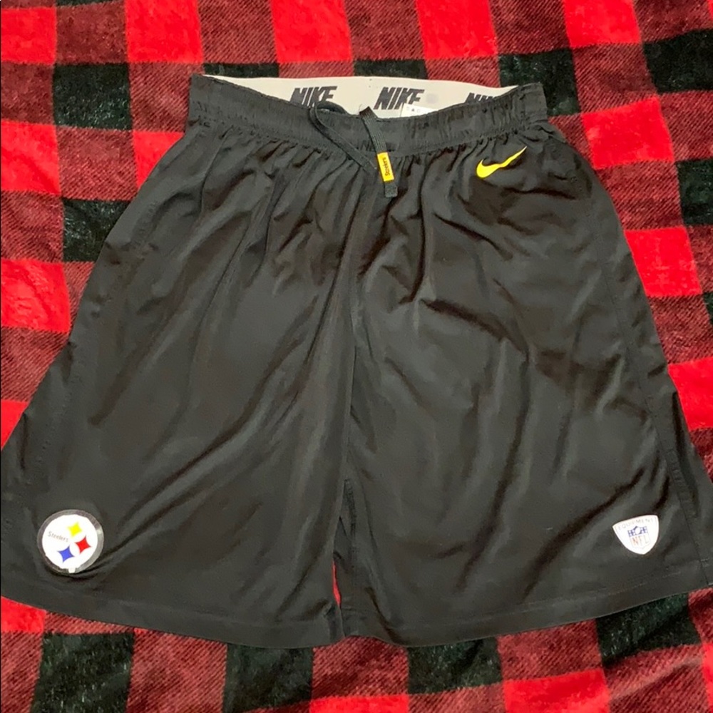 Men’s Nike nfl Steelers team issue shorts